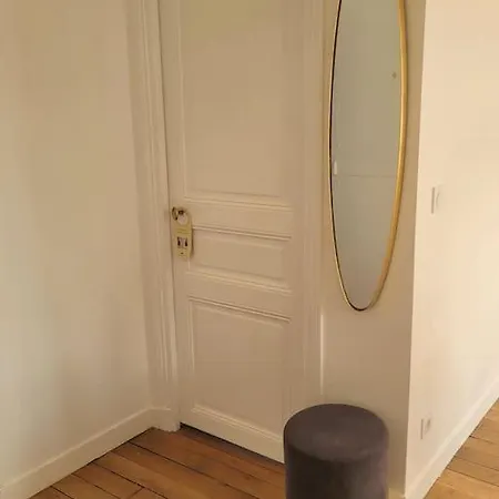 Very Bright And Spacious In Appartement