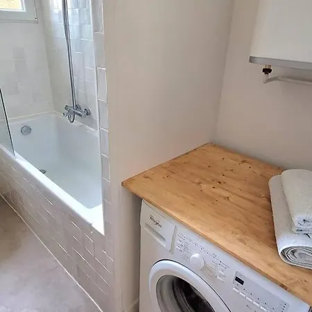 Very Bright And Spacious In