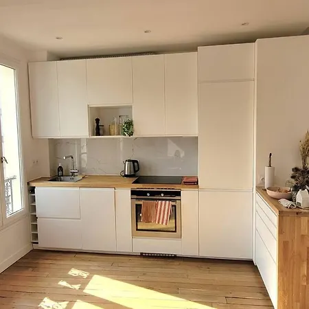 Very Bright And Spacious In
